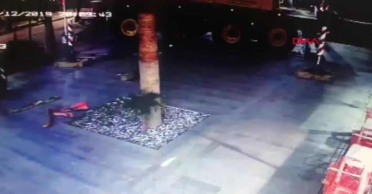 Mugla Bodrum Da 1 Kisinin Oldugu 3 Kisinin Yaralandigi Vinc Kazasi Kamerada Videosunu Izle Takvim Tv