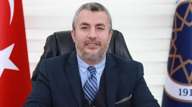 yeni-osym-baskani-ali-ersoy-kimdir-bayram-ali-ersoy-kac-yasinda-nereli-hangi-gorevlerde-bulundu-iste-biyografi-1659591792401.jpg Yeni ÖSYM Başkanı Ali Ersoy kimdir? Bayram Ali Ersoy kaç yaşında, nereli, hangi görevlerde bulundu? İşte biyografisi ve hayatı-3