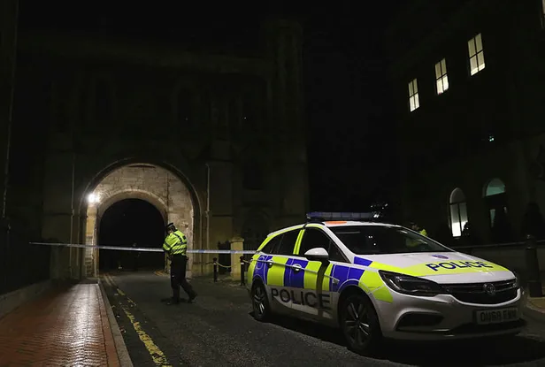 ingilterede-duzenlenen-teror-saldirisinda-3-kisi-hayatini-kaybetti-1592744230187.jpg İngiltere'de düzenlenen terör saldırısında 3 kişi hayatını kaybetti-2