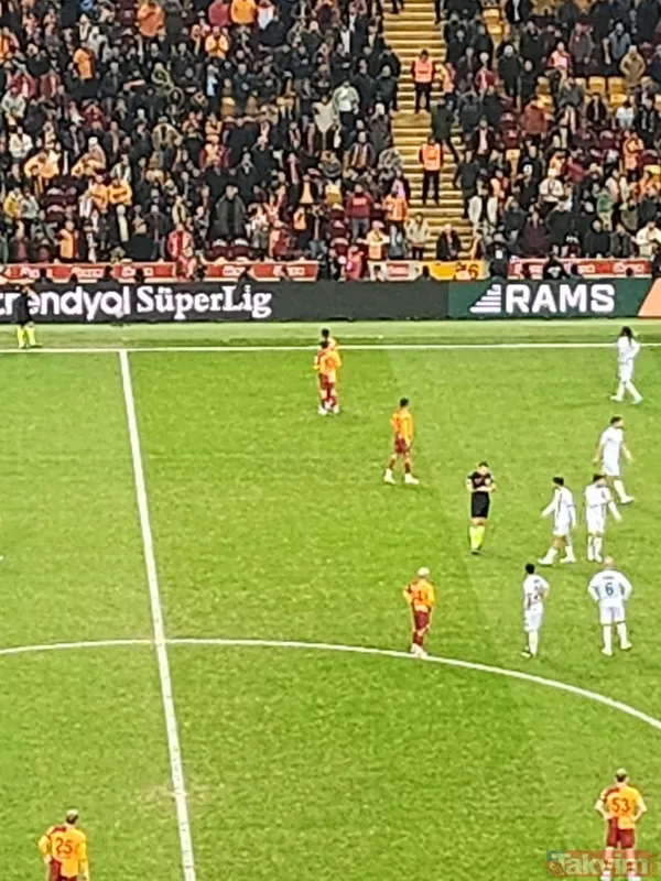 ÖZEL- Galatasaray maçında saha karıştı! Zaha ve Okan Erdoğan... - 5