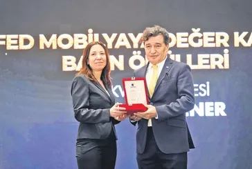 TAKVİM’e prestij ödülü! Mobilya Fuarı’nda gazeteciliğe değer katanlara plaket verildi