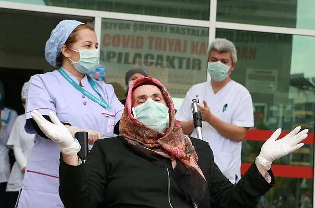 Koronavirüsü yenen 66 yaşındaki Minnet Pınarcı gözyaşları içinde anlattı: Çift geldim tek gidiyorum