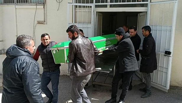 gaziantepte-feci-olay-kaza-yapan-otomobile-arkadan-gelen-otomobil-carpti-2si-avukat-5-olu-1680950731507.jpeg Gaziantep'te feci olay! Kaza yapan otomobile arkadan gelen otomobil çarptı: 2'si avukat 5 ölü-2