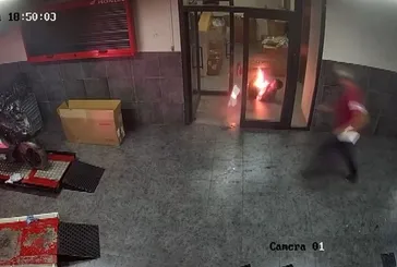 İş arkadaşının öğrencisini ateşe verdi iddiası