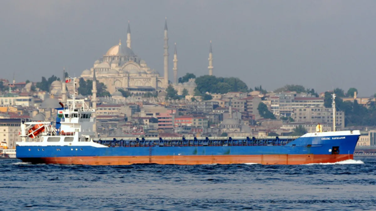 Silivri açıklarında iki ticari gemi çarpıştı