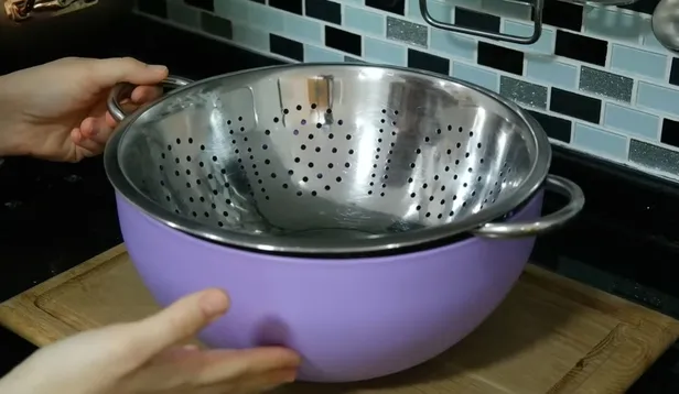 makarnayi-sakin-boyle-suzmeyin-b3-vitaminini-yok-ediyor-meger-tum-ev-hanimlari-yanlis-yapiyormus-1697030895612.jpg B3 vitaminini yok ediyor: Makarnayı sakın böyle süzmeyin! Meğer tüm ev hanımları yanlış yapıyormuş-3