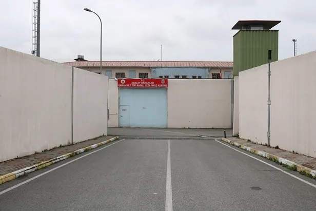 umraniye-cezaevi-son-dakika-haberleri-t-tipi-cezaevi-nedir-hangi-suclari-kapsar-umraniye-t-tipi-cezaevinde-yan-1643991585726.jpg Ümraniye cezaevi son dakika haberleri: T tipi cezaevi nedir, hangi suçları kapsar? Ümraniye T tipi cezaevinde yangının nedeni ve yaralı sayısı...-3