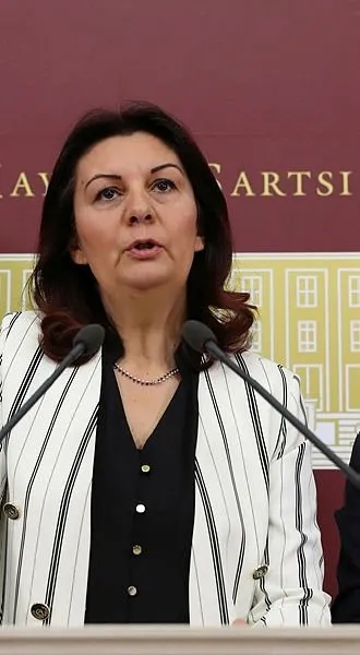 CHP'de skandalların ardı arkası kesilmiyor! 17 yaşındaki kızı taciz eden Mete Akyolcular'ı bakın kim korumuş!-6