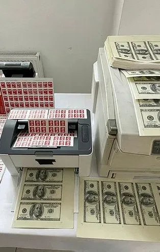 İstanbul'da 40 bin sahte 100 dolar ile 500 bin İngiltere Kraliyet pulu ele geçirildi