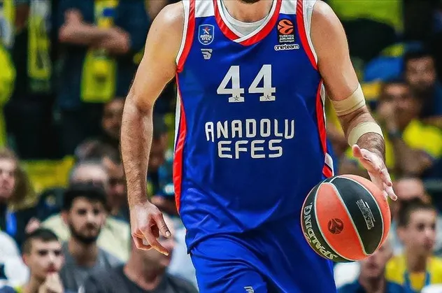 Anadolu Efes, Alba önünde