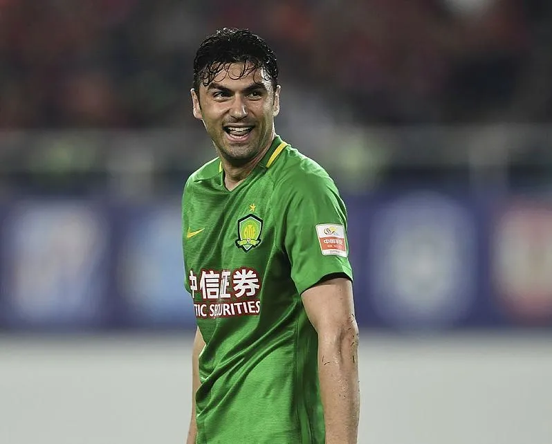 Derbinin sürprizi Burak Yılmaz!