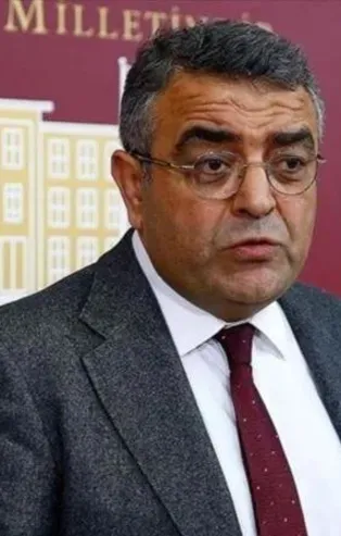 PKK'ya gönülden bağlı olan CHP'nin bölücü kebapçısı Sezgin Tanrıkulu ölmüş terörist için feryat etti! "Aah ahh..."