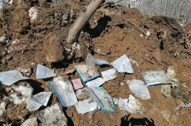 Kapan operasyonunda ortaya çıktı! PKK sığınağında oy pusulası!