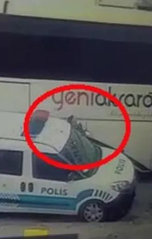 Kocaeli’nin Gebze ilçesinde feci kaza: Polis memuru otobüs ile ekip otosu arasında sıkıştı