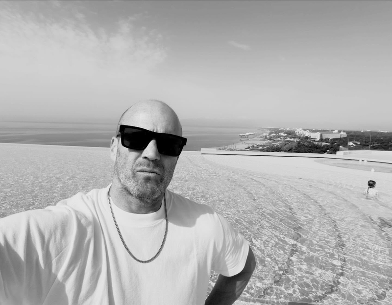 jason-statham-antalyada-dunya-yildizi-belekte-keyif-catti-1776432421307.jpg Jason Statham Antalya'da! Dünya yıldızı Belek'te keyif çattı-4