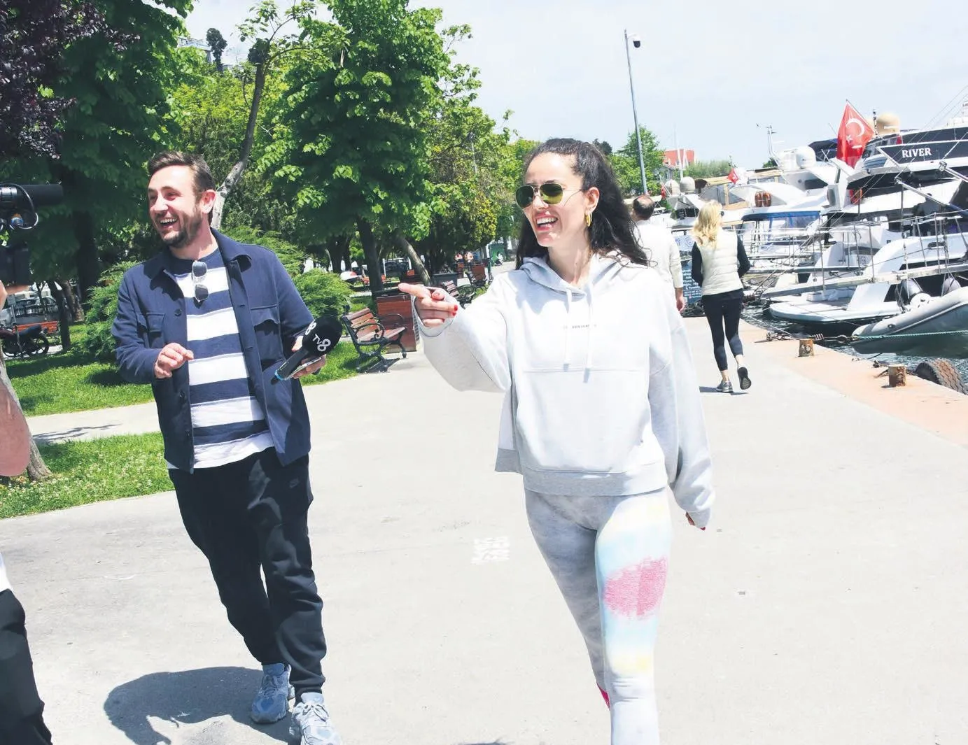 ’Eşim etek giyebilir’