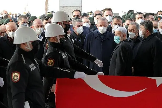 baskan-erdogandan-sehit-ozel-harekat-sube-muduru-hayrettin-erenin-ailesine-taziye-ziyareti-1645642320911.jpeg
