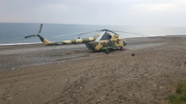 giresun-tirebolu-sahiline-1-gun-arayla-2-kez-acil-inis-yapan-azerbaycan-hava-kuvvetlerine-ait-mi-17-tipi-helikopter-icin-parca-ve-muhendis-bekleniyor-1621689347689.jpg Giresun Tirebolu sahiline 1 gün arayla 2 kez acil iniş yapan Azerbaycan Hava Kuvvetleri'ne ait Mİ-17 tipi helikopter için parça ve mühendis bekleniyor-10