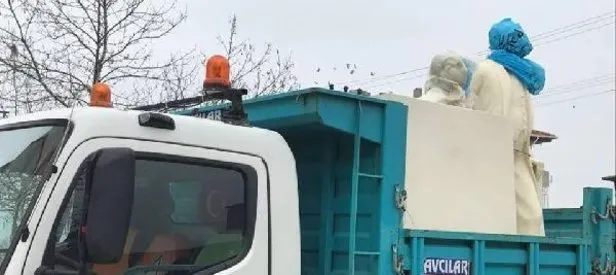 CHP, Atatürk'ün kafasına çöp poşeti geçirdi