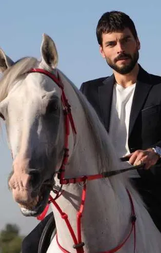 Hercai yeni sezonda Miran ve Reyyan artık Azize'nin piyonu değil! İşte Hercai yeni fragman...