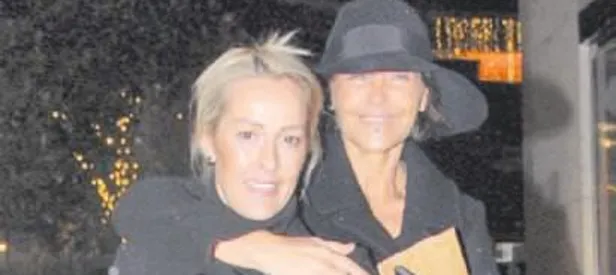 Abla-kardeş sinema keyfi