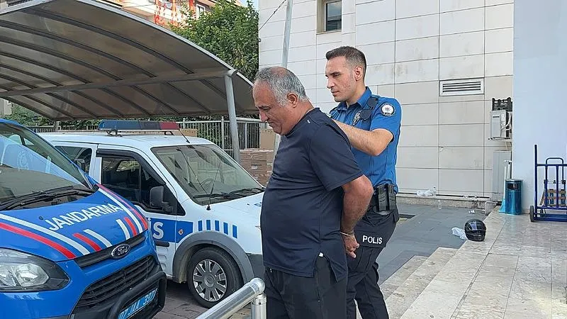 11 yaşındaki çocuğun görüntülerini kaydeden sapık satranç eğitmeni tutuklandı! Cep telefonundan çıkanlar mide bulandırdı-4