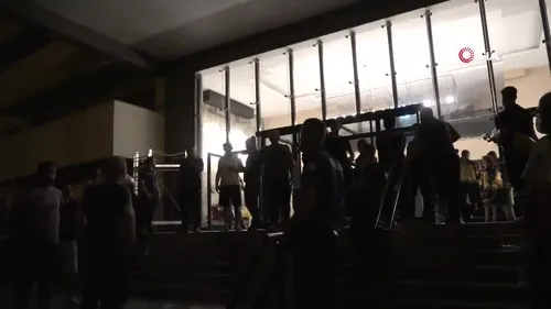 Diyarbakır’da 25 katlı binada yangın çıktı! 50 yakın kişi etkilendi,1 kişi hayatını kaybetti