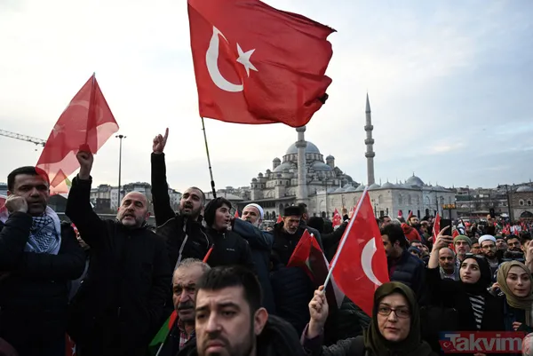 Galata'dan şehitlerimiz ve Filistin için dünyaya haykırış... İsimleri tek tek okundu | Tarihi günden tarihi kareler! - 26