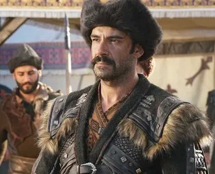 Kuruluş Osman'ın Turgut Alp'i Rüzgar Aksoy'un kardeşi de kendi gibi çok  ünlü! “Nasıl anlamadık” Meğer Diriliş Ertuğrul'un yıldızıyla