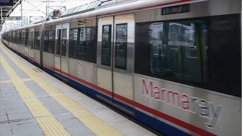 marmaray-ayrilikcesmesinde-intihar-30-mart-marmaray-seferleri-iptal-mi-calisiyor-mu-1743348094334.jpg