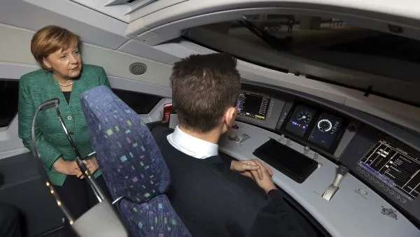 Açılışına Merkel'in katıldığı hızlı tren yolda kaldı-2
