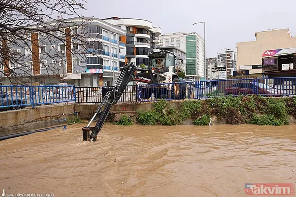 İzmir'de değişmeyen manzara: Yağış sonrası sokaklar göle döndü - 10