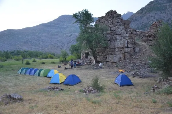 sirnak-beytussebapta-terorden-temizlenen-daglarda-gencler-kamp-yapti-1622442210760.jpg Şırnak Beytüşşebap'ta terörden temizlenen dağlarda gençler kamp yaptı-3