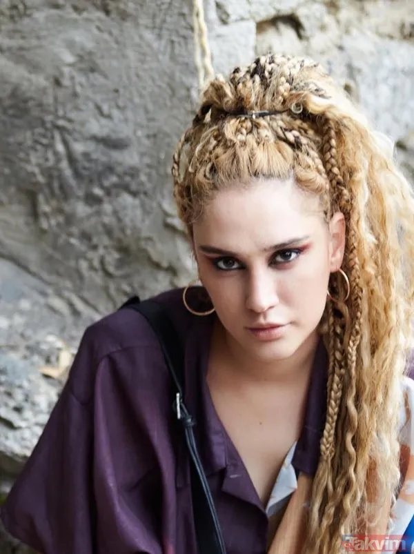 Zeynep Koçak değişmelere doyamadı! Oğuzhan Koç'la evlenmesi beklenirken yollarını ayırmıştı "Yavaş yavaş eski Zeynep oluyor" - 16