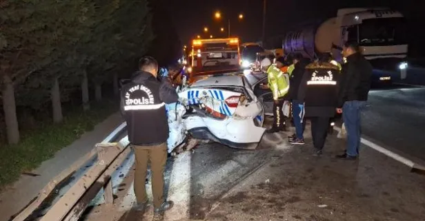 Düzensiz göçmenleri taşıyan araç polis aracına çarptı: 18 yaralı