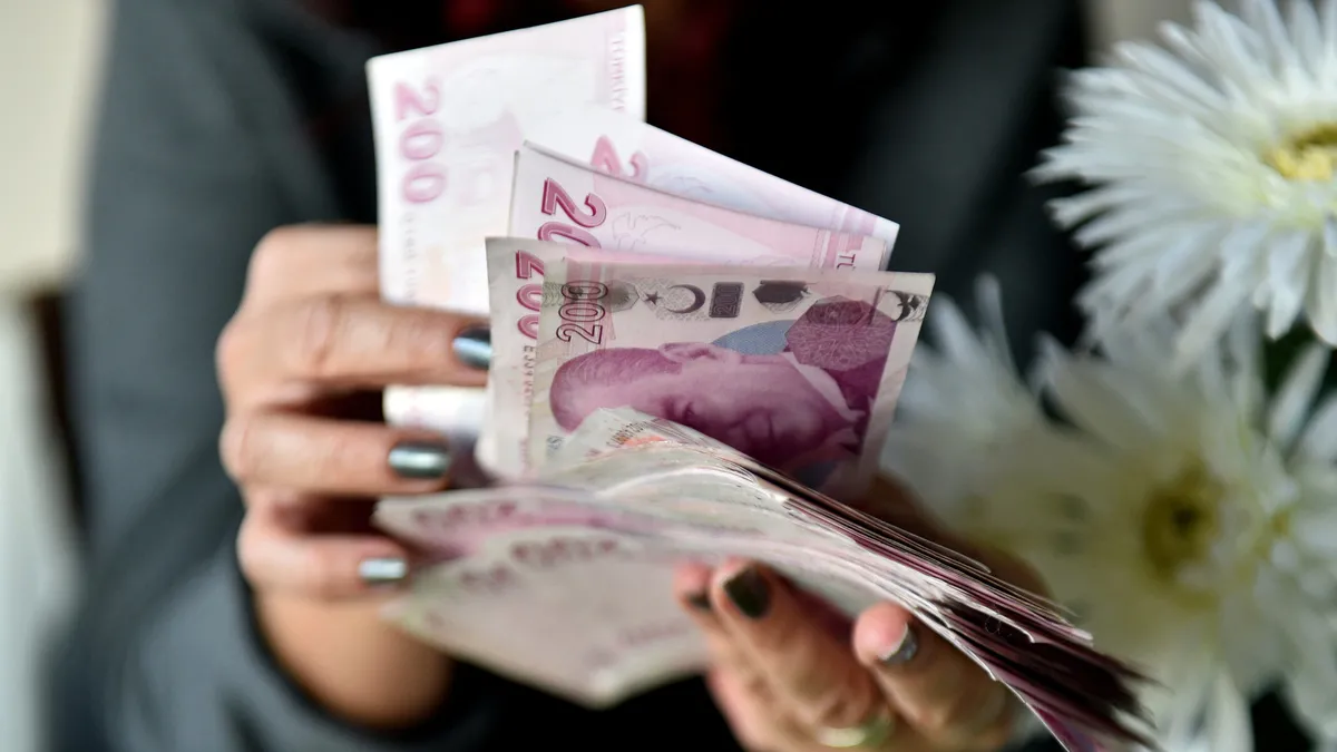 EMEKLİYE EŞİT ZAM | Memur emeklisine %20, SSK ve Bağ-Kur’luya %25-26’yı aşması bekleniyor! Refah payı nasıl yansıtılacak?