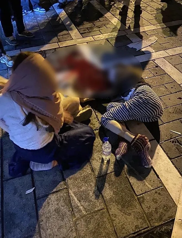 kasimpasada-5inci-kattan-dusen-kubra-kolge-hayatini-kaybetti-annesi-kriz-gecirdi-1771062478619.jpeg Kasımpaşa'da 5'inci kattan düşen Kübra Kölge hayatını kaybetti: Annesi kriz geçirdi!-3