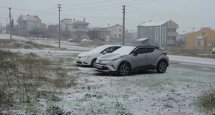 HAVA DURUMU | İstanbul'a kar yağışı başladı! Sıcaklıklar 10 derece birden düştü! Uyarı üstüne uyarı: Yağışlar ne kadar devam edecek? Hafta sonu kar var mı?-3