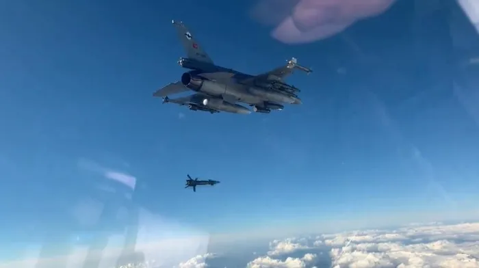 hava-kuvvetleri-avladi-pence-kilit-bolgesinde-5-terorist-imha-edildi-1701684717412.jpeg Hava Kuvvetleri avladı! Pençe-Kilit bölgesinde 5 terörist imha edildi-1