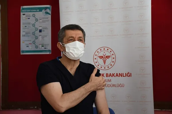 son-dakika-ogretmenlere-asi-basladi-milli-egitim-bakani-ziya-selcuk-da-asi-oldu-1614152518084.jpg SON DAKİKA: Öğretmenlere aşı başladı! Milli Eğitim Bakanı Ziya Selçuk da aşı oldu-3