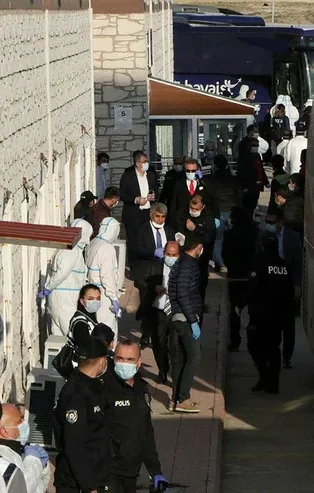 Havalimanında mahsur kalarak yurda yerleştirilen yabancılardan Türkiye'ye teşekkür mektubu