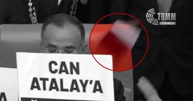 Anayasa kitapçığı fırlatan ismin terör örgütü PKK'lılardan oy isteyen CHP'li Aysu Bankoğlu olduğu ortaya çıktı!