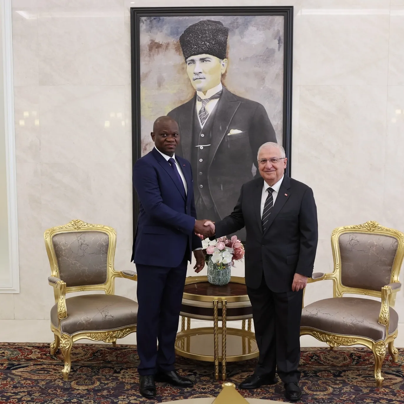 Nguema için askeri tören!