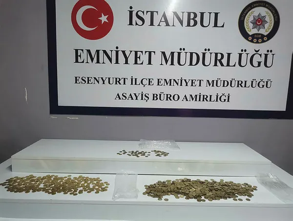 istanbul-esenyurtta-884-adet-sahte-suriye-altini-ele-gecirildi-1606817529696.jpg İstanbul Esenyurt'ta 884 adet sahte Suriye altını ele geçirildi-4