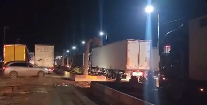 kuzu-postundaki-cakal-terore-dalkavukluk-yapiyor-suriyeye-sokulan-pkklilar-ve-ypg-safindaki-pesmergeler-ankara-1769090241873.jpeg Kuzu postundaki çakal teröre dalkavukluk yapıyor! Suriye'ye sokulan PKK'lılar ve YPG safındaki peşmergeler | Ankara Barzani'yi not etti-2