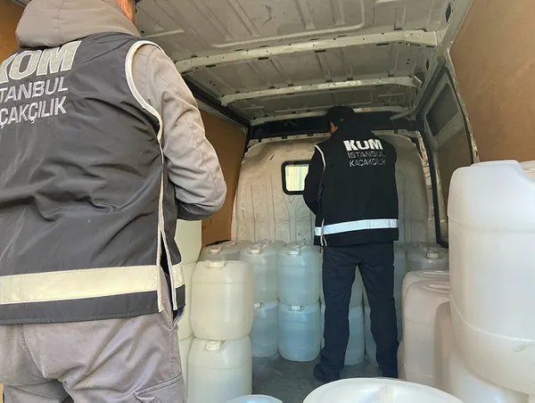 Son dakika: İstanbul'da 34 ton kaçak içki ele geçirildi-3