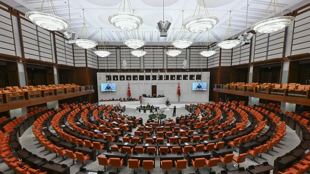Şehit aileleri ve gazilere yeni haklar! Aylıklarda artış ve asgari ücret güvencesi yasalaştı: Bakıma muhtaç gazi ve malullere ödeme 2,5 katına çıkarılıyor