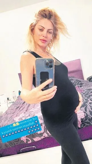 kar-istanbula-unlulerin-renkli-pozlari-sosyal-medyaya-dustu-burak-ozcivit-ve-fahriye-evcenden-damga-fotografla-1642966061385.jpeg Kar İstanbul'a ünlülerin renkli pozları sosyal medyaya düştü! Burak Özçivit ve Fahriye Evcen'den damga vuran fotoğraflar-6