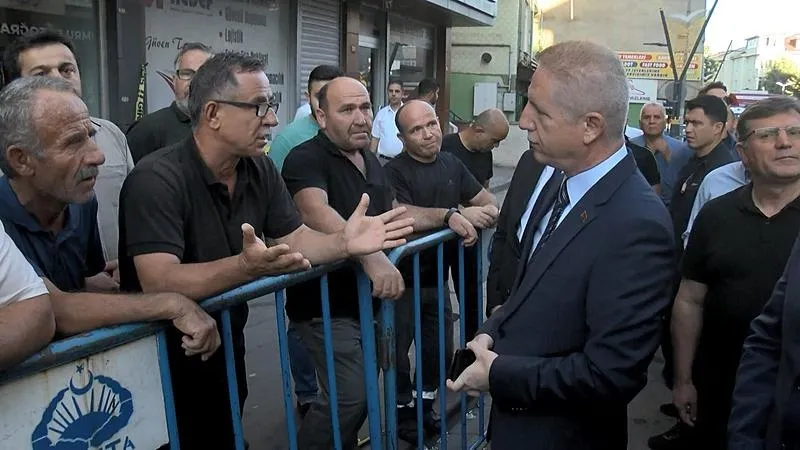 Pendik'te İETT otobüsü berber dükkanına girdi: 6 yaralı | Yıkım çalışmaları başladı! Kaza anı kamerada-7