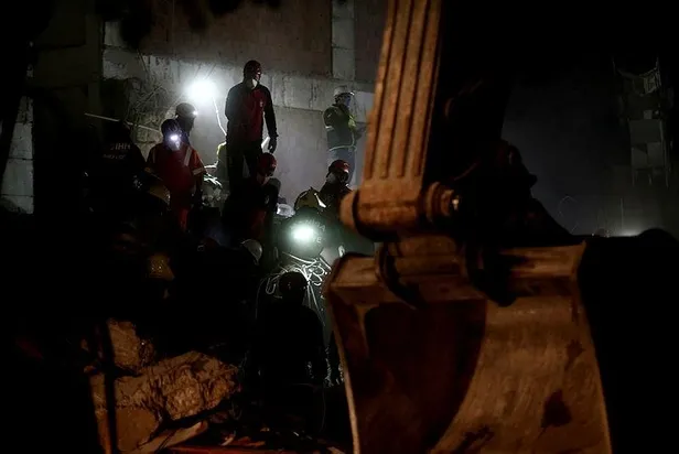 SON DAKİKA İZMİR DEPREMİ: 6.6'lık depremin ardından Seda Dinçer'den acı haber geldi-3